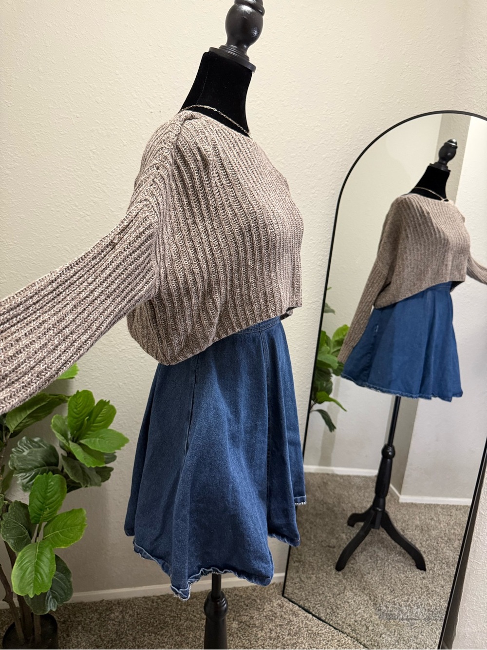 Neutral Ribbed Cropped Sweater - Picture 2 of 4